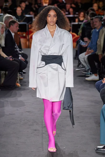Look 28